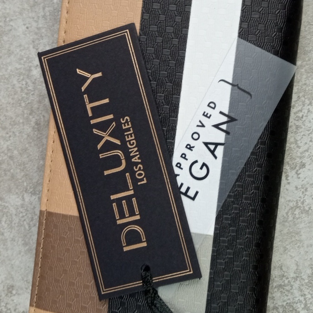 Deluxity Los Angeles Multi-Color Zip Wallet - Picture 4 of 5